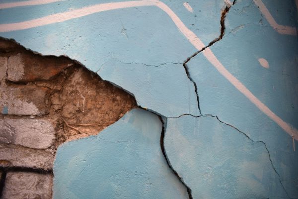 Les signes alarmants de fissures structurelles à surveiller